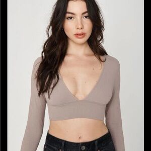 ⭐️Garage cream ribbed Long Sleeve Crop Top size small